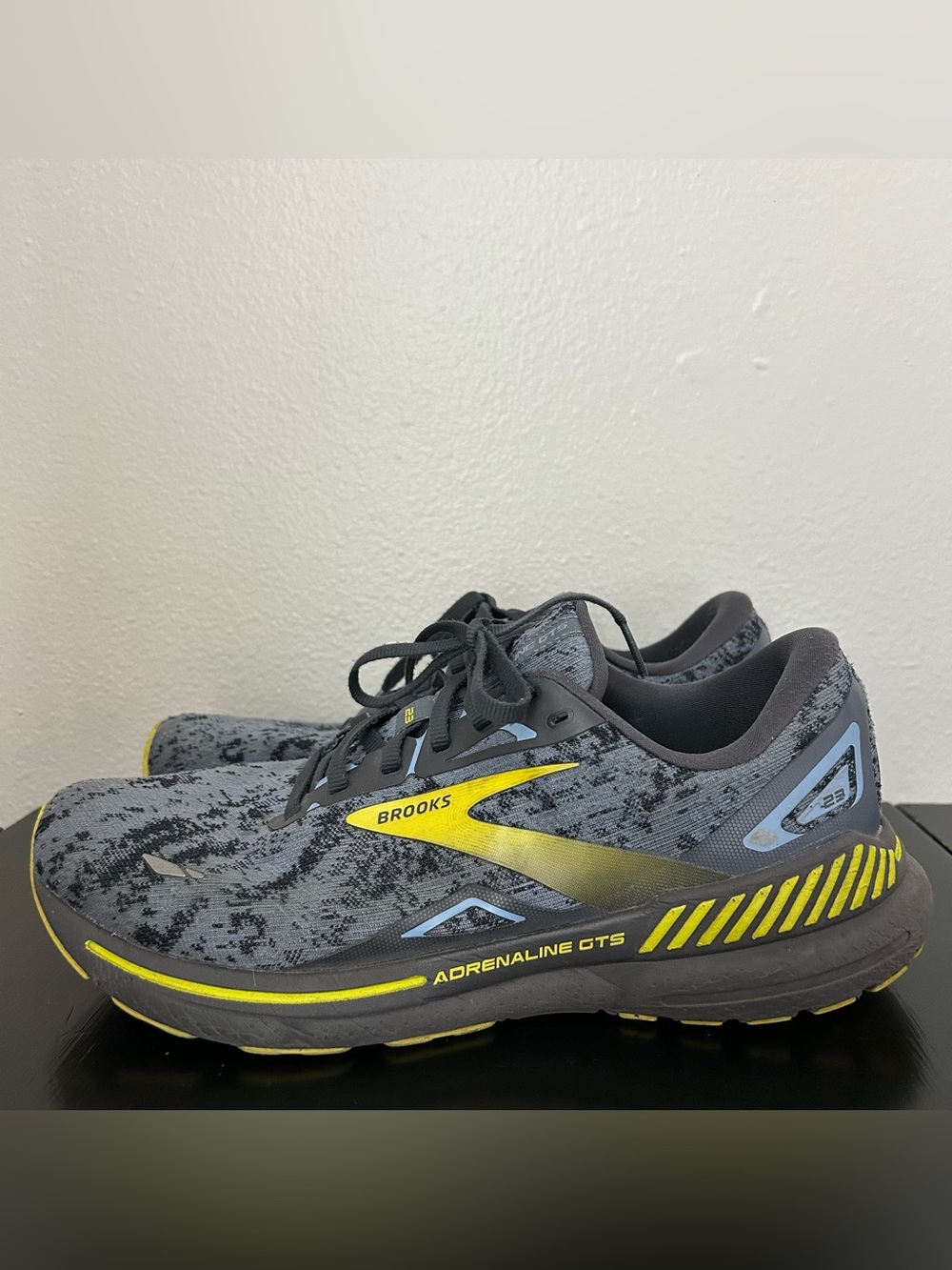 Brooks Adrenaline GTS 23 Mens Size 10 Blue Gray Yellow Running Shoes Sneakers